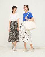 MUMA A-LINE MIDI Skirt (LBB24)
กระโปรงผ้าโพลีเอสเตอร์  มีซับใน พริ้วไหวไปตามที่เราขยับตัวเลยค่ะ ตัวนี้น่ารักมาก สามารถแมทช์ได้กับทั้งเสื้อยืดและเสื้อเชิ้ตเลยนะคะ ต้องมีไว้สักตัวแล้วค่ะ ! 
Polka Dot,Flower
฿790
Fabric:Polyester(with lining) 
S:เอว26”/สะโพก