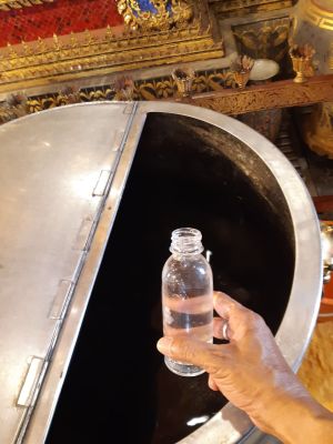 น้ำมนต์ในโบสถ์วัดโพธิ์กรุงเทพฯ ขนาด250ml