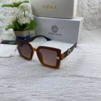 แว่นตายี่ห้อ Versace