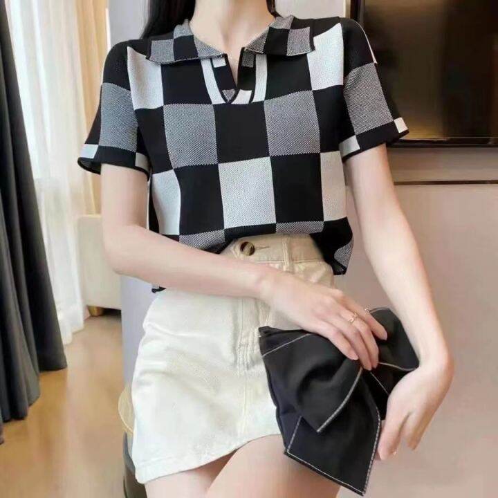 พร้อมส่ง-ใหม่-5756เสื้อยืดโปโลแขนสั้นผู้หญิงเสื้อไหมพรมคอปกลายสก๊อตสไตล์เกาหลี