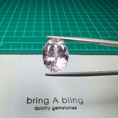 คุนไซต์ Kunzite น้ำหนัก 7.95 ct (13x10x18.5)mm พลอยธรรมชาติ ไม่ผ่านการปรุงแต่ง สีชมพูสวย ค่อนข้างสะอาด ไฟเต็ม