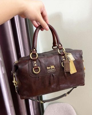 Coach 9/10 , 2 way handbag - shoulder bag หนังแท้ทั้งใบ