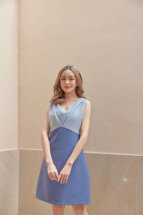 two-tone-twis-dress-from-techinee-brand-เดรสทูโทนแขนกุดจีบไหล่