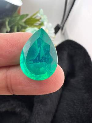 Lab Green Topaz Pear 15x20- 12cts