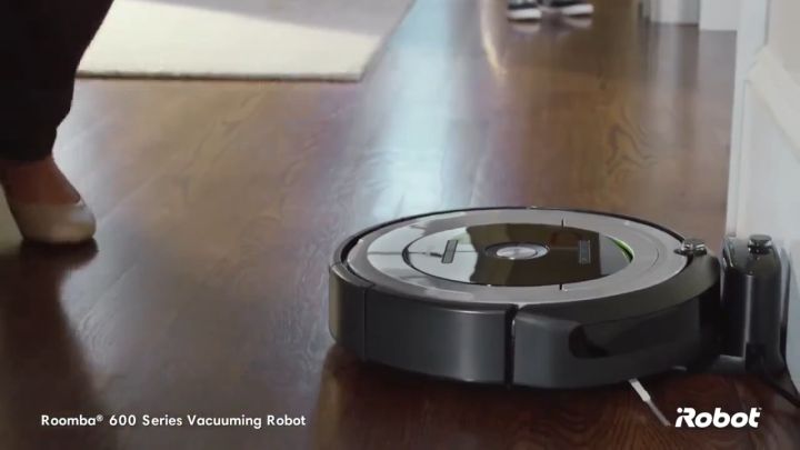 iRobot Roomba 692 Robot Vacuum R692000 3-Stage patented Cleaning