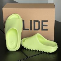 (พร้อมส่ง ส่งฟรี) รองเท้าแตะ Yeezy Slide สี Glow green