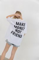 เสื้อยืด Oversized สีขาวสกรีนสีดำ “MAKE MONEY NOT FRIEND”