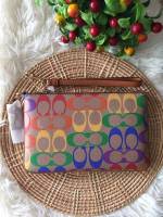 ?งาน Shop คล้องมือ L 1zip Small Wristlet In Rainbow Signature Canvas