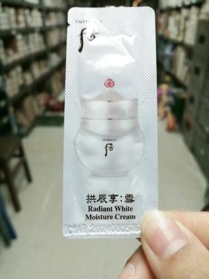 Radiant White Moisture Cream เพิ่มความยืดหยุ่น​ ช่วยฟื้นฟูทุกปัญหาผิวจากอายุที่มากขึ้น