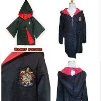 พร้อมส่งจากไทยเสื้อคลุมแฮร์รี่พอตเตอร์งานดีน่ารักมากๆตรงอกปักGryffindor มีไซส์ตั้งแต่ 3-12 ปี ใส่ได้ทั้งผู้หญิงและผู้ชาย