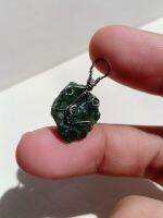 Green Apatite อพาไทต์ กรีน หินดิบ หินธรรมชาติ จี้ สร้อยคอ