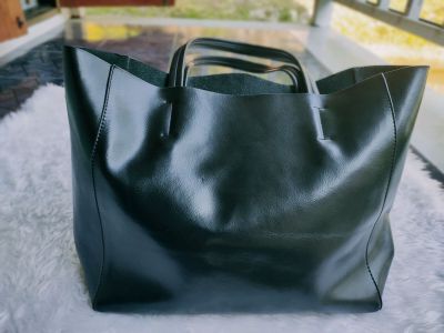 กระเป๋าสะพายข้าง กระเป๋าสะพายไหล่ ผู้หญิงมือสองขนาด14นิ้ว ด้านในมีใบเล็ก สามารถถอดออกได้