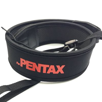 สายคล้องคอ Pentax แบบนิ่ม Neoprene (สีดำ/แดง)