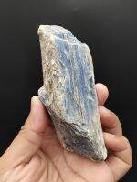 ? หินไคยาไนต์ ( Kyanite )  ขนาด 352 กรัม

? แบบแท่งดิบๆธรรมชาติ สีฟ้าสวยๆ ขยาดค่อนข้างใหญ่ เเทรกด้วยไมก้าเล็กน้อย

? มี VDO สวยๆให้ชมครับ