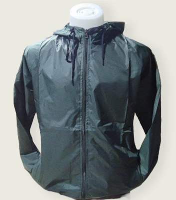 เสื้อแจ็คเก็ตผ้าร่ม แขนยาว มีหมวก กันแดด กันลม กันฝน สีเขียว แบบไม่มีลาย มีไซส์ S,M,L,XL,XXL,XXXL