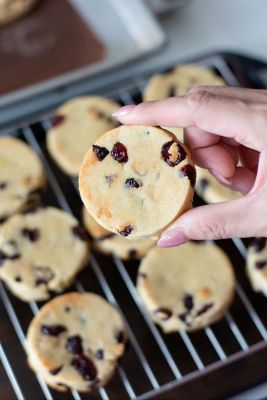 Keto Soft Almond Cookies with Cranberry - 8 pcs./box คุกกี้อัลมอนด์ผสมแครนเบอร์รี่ - Oven Talk Bangkok