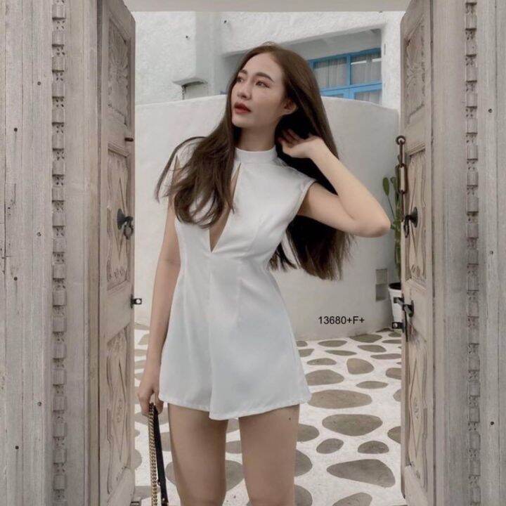 13680-จั้มสูทแขนกุดขาสั้น-แหวกอก