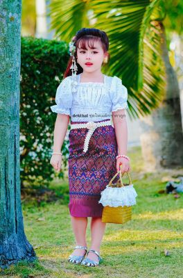 DE ชุดไทยเด็ก บัวหลวง เสื้อลูกไม้ฉลุ ผ้าถุงยาวสำเร็จ ผ้าไทย
