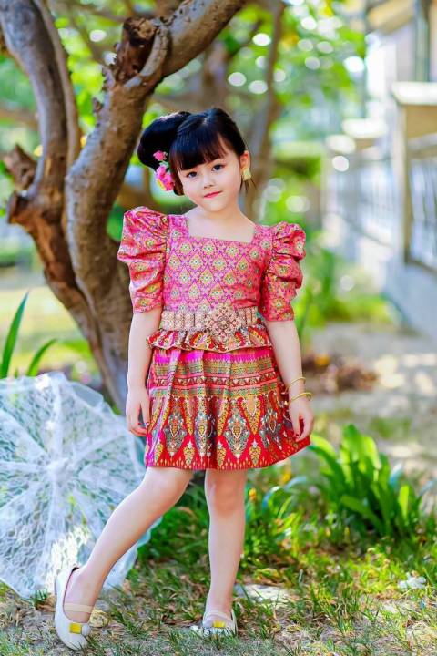 ชุดไทยเด็ก-ชุดไทยเด็กผู้หญิง-ชุดไทยอนุบาล-ชุดไทยประยุกต์-ชุดผ้าไทยเด็ก-ชุดไทยใส่ไปโรงเรียน-ชุดไทยประยุกต์เสื้อแขนพอง-กระโปรงจีบรอบ
