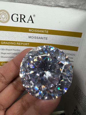 MOSANG เพชร (1 เม็ด น้ำหนัก 1.00 กะรัต )โมซาไนท์ เพชร MOISSANITE มี ใบ เซอร์ะอยู่ในซีน ตัวเลขเลเซอร์ LAB DIAMOND รูปร่างกลม Round  6.50mm- (D Color- VVS1)(ขนาด 6.50 มิล)