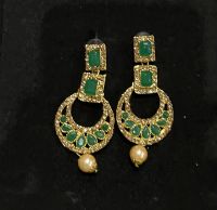 EVINCO JEWELRY GREEN STONE PEARL GOLD PLATED CHANDBALI EARRINGS