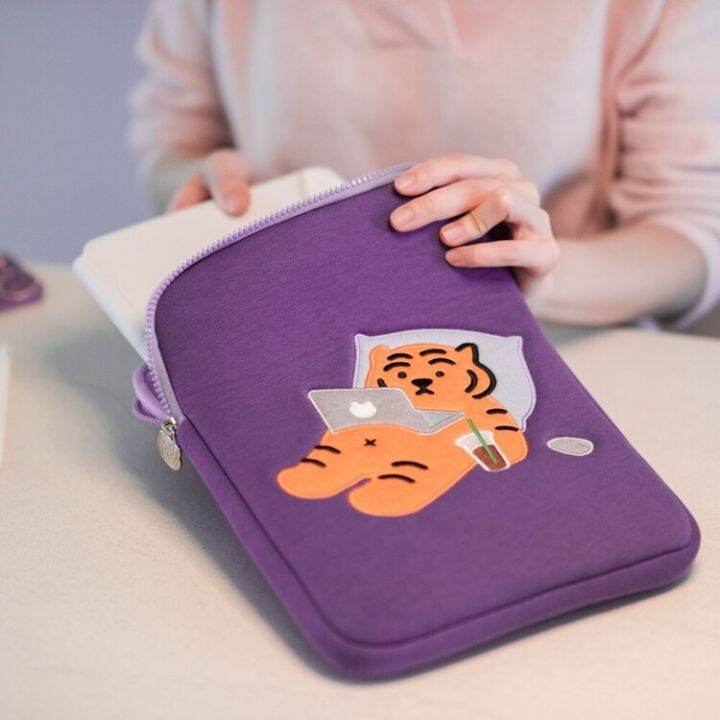 สินค้าพร้อมส่ง-stay-home-tiger-laptop-pouch-สีม่วง