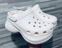 Crocs สวมหญ