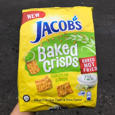 Jacobs Baked Crisps Sour Cream &amp; Onion Flavour เจคอบส์ แครกเกอร์แบกรอบรวซาวครีมและหัวหอม