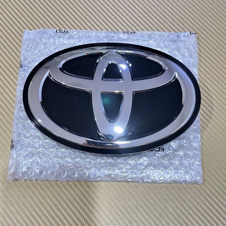 โลโก้งานเคลือบแก้วสีดำ-ติดหน้ากระจัง-toyota-fortuner-ปี-2015-19-revo-ขนาด-13-x-19-cm-ราคาต่อชิ้น