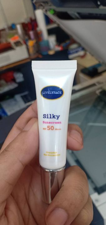 ครีมกันแดด-spf50-10-กรัม-หน้าเนียนใส-ปกป้องแสงแดด-ไม่เหนียวเหนะหนะ