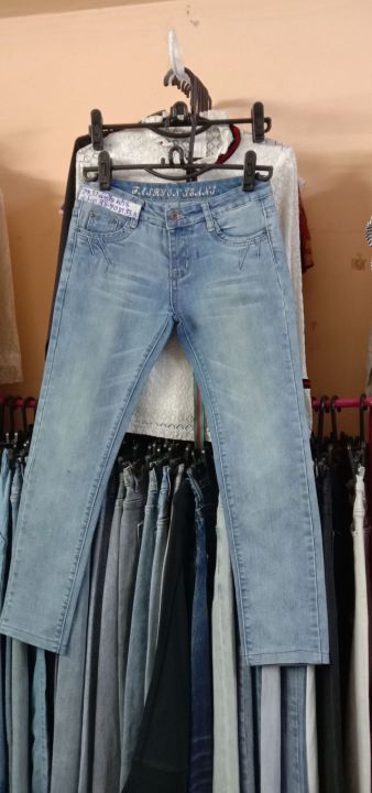 กางเกงยีนส์มือสอง-รอบเอวขนาด29-31ผ้ายืด-รายละเอียดเพิ่มเติมได้ที่สติ๊กเกอร์-ลงเพิ่มทุกวันคะ-มีหน้าร้าน