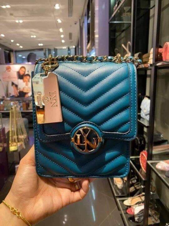 lyn-รุ่น-chrissy-crossbody-แท้-outlet-กระเป๋าทรงเหลี่ยมสุดฮิต-งานสวยมากๆ