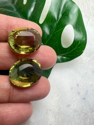 เพอริดอท ของ LAB  20X15 มม (4 เม็ด)  Peridot Gemstone (2 pcs) หนัก 36 กะรัต เม็ด พร้อมใช้งานทำเครื่องประดับ การันตี พลอย 100%LAB