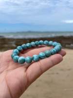 สร้อยหินลาริมาร์ ( Larimar ) เกรดสวยอีกเส้นของร้านเรา  สีฟ้าและฟ้าอมเขียวเหมือนสีของน้ำทะเล เนื้อสวยสะอาด มีลวดลายเหมือนฟองคลื่น ?  

ลาริมาร์เป็นสร้อยหินที่ใส่แล้วเพิ่มความสงบสุขให้กับเจ้าของ ใครที่ชอบเพิ่มความสดใสให้กับตัวเองแนะนำเส้นนี้เลยค่ะ