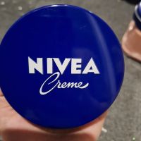 Nivea ครีมบำรุงผิวกายมีมอยเจอร์ไรเซอร์เข้มข้น สำหรับผิวแห้ง ป้องกันรอยแตกบนผิวหนัง