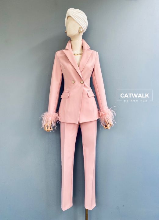 catwalk-เซตblazerปลายแขนแต่งขนนก-ชุดสูท-เซ็ตสูท-ชุดทำงาน-ชุดออกงาน-ชุดเรียบหรู-ชุดแต่งขนนก-ชุดเพื่อนเจ้าสาว