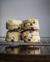 สโคน chocolate chip scones 6 ชิ้น พร้อมแยม ทำสดใหม่ทุกวัน