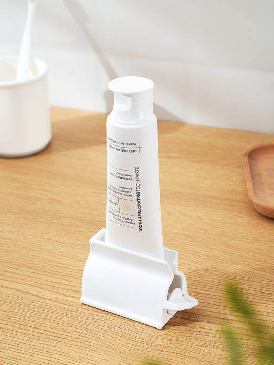 Km.6177. Japanese Toothpaste Squeezer Vertical Toothpaste Squeezer White Facial Cleanser