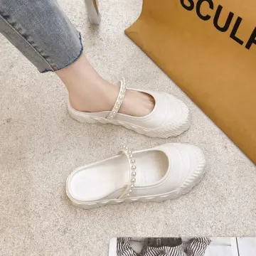 White flat sale closed toe sandals