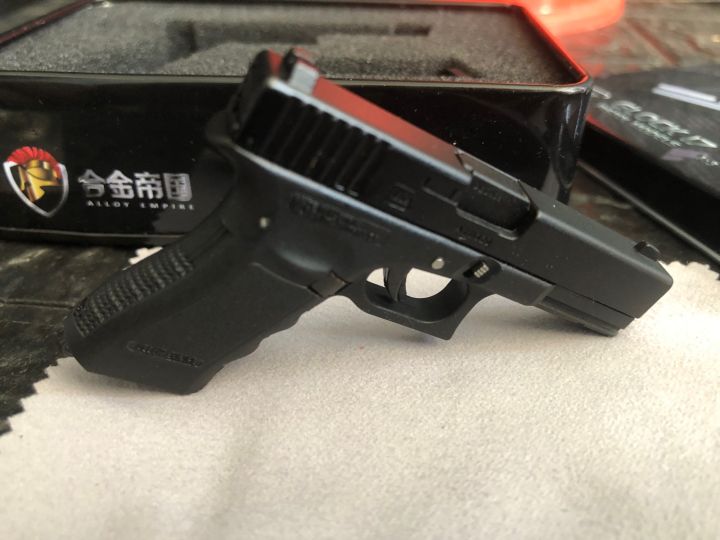 พวงกุญแจ-glock-17-จิ๋ว-1-3-งานละเอียด-สวยวิ๊ง-กลไกสมจริง-อ่านรายละเอียดสินค้าด้านล่างค่ะ