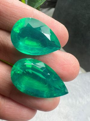 พลอย columbia โคลัมเบีย Green Doublet Emerald มรกต very fine lab made pear shape 15x17 มม mm...22 กะรัต 1เม็ด carats (พลอยสั่งเคราะเนื้อแข็ง)