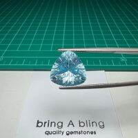 บลูโทแพส swiss blue topaz ขนาด 9.35 ct (12.7x12.7x8.5มม.) สวยมากๆ เจียระไนด้วยเลเซอร์ เหลี่ยมแปลกตา ไฟเต็มใสไร้ตำหนิ