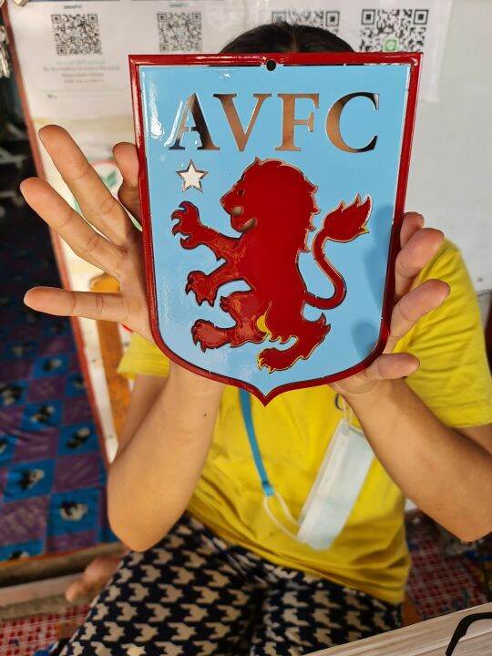 โลโก้แอสตันวิลล่า-aston-villa-ขนาด-18-13-เซนติเมตร-เหล็กหนา-2-5-มิล-น้ำหนัก-0-3-กิโลกรัมแบบแขวนติดผนังพ่นสี-2k-สีพ่นรถยนต์ภายนอกสวยเงางามคงทนไม่ลอกไม่ร่อน-ไม่เป็นสนิมติดตั้งได้ทั้งภายนอกภายในอาคารบ้าน