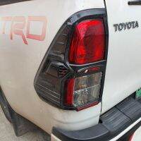 ครอบไฟท้าย Toyota Revo ตีตรา TRD คาร์บอนเคฟล่า โลโก้แดง ใส่ปี 2015-2019