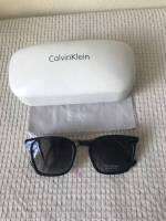 Calvin Klein Square Sunglasses เลนส์ polarized ของแท้ 100% สินค้าใหม่มือหนึ่ง พร้อมกล่อง ใส่สบายกันแดดดีมากไม่มืด สวยมากๆ
Size  50 21 140 ใส่ได้ทั้งชายหญิง
ขายถูกเพียง 890B free ems