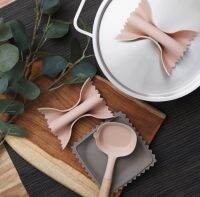 ที่จับของร้อน &amp; ที่รองทัพพี Woody Pink Silicone Spoon Rest &amp; Pot Lid Grip Set