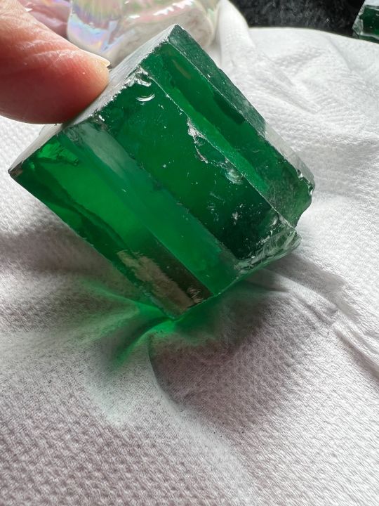 emerald-cubic-zirconia-155-gram-35x32mm