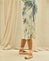 Tutti AW22 Clara Tie Dyed Skirt กระโปรงผ้ามัดย้อมสีธรรมชาติจากจังหวัดขอนแก่น จับเดรปด้านหน้า เสื้อผ้าแฟชั้นสตรี ใส่ได้ทุกโอกาส