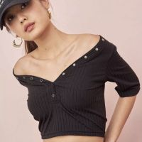 Ahalf Button neck crop top เสื้อผ้าร่องครอปสั้นดีเทลกระดุมไล่ระดับ