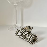 gimmeblessed.co — checkered pattern hair claw (size 6 cm)